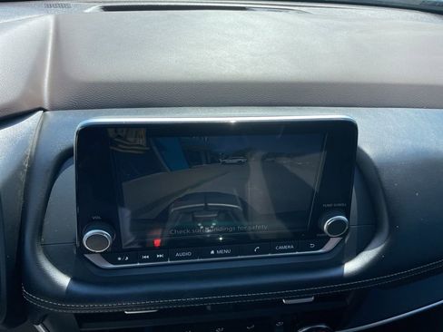 Used 2023 Nissan Rogue S image 11