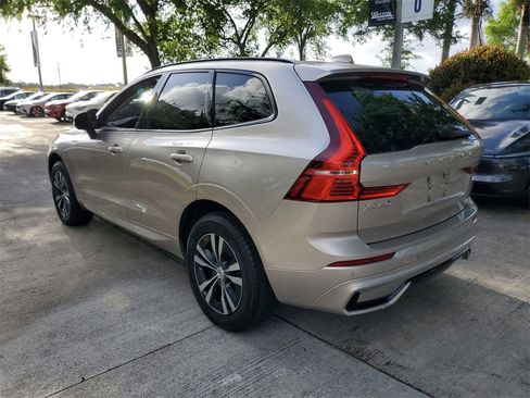 Used 2019 Volvo S60 T5 Momentum w/ Premium Package image 4