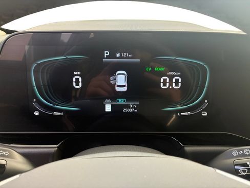 Used 2024 Kia Niro SX Touring FWD image 24