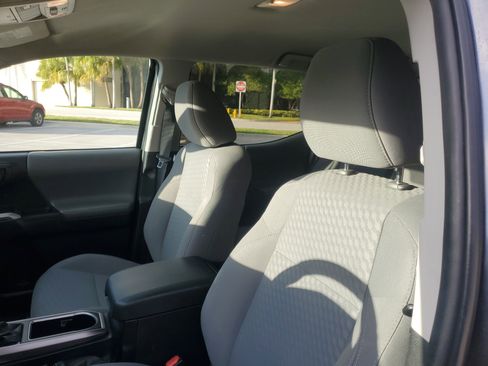 Used 2022 Toyota Tacoma SR5 w/ Technology Package image 16