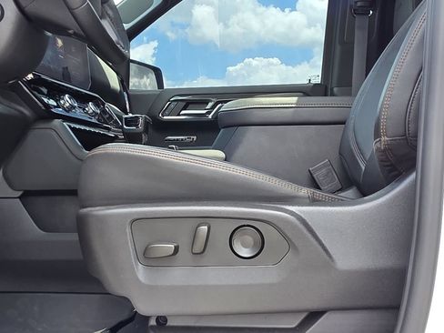 Used 2024 GMC Sierra 1500 AT4 w/ Technology Package AWD/4WD image 22