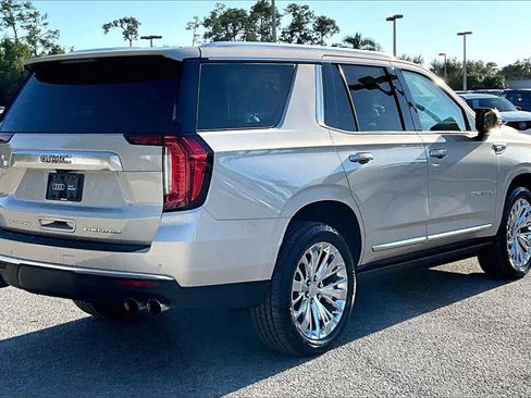 Used 2021 GMC Yukon Denali w/ Denali Premium Package image 5