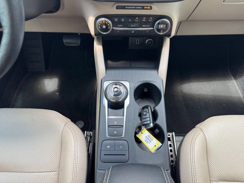 Used 2020 Ford Escape SEL FWD image 10