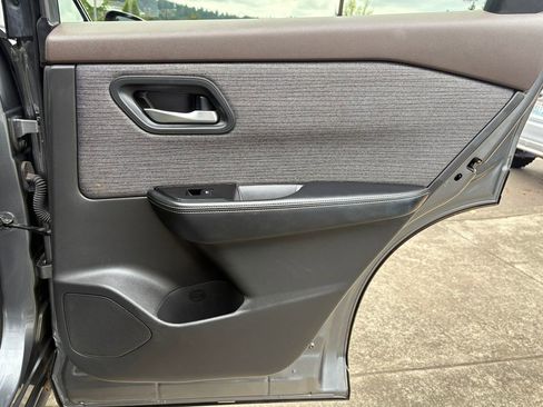 Certified 2023 Nissan Rogue SV image 32