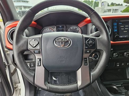 Used 2019 Toyota Tacoma TRD Off-Road AWD/4WD image 19