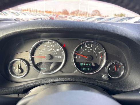 Used 2018 Jeep Wrangler Unlimited Sahara image 20