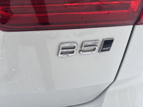 Certified 2024 Volvo XC60 B5 Plus image 7