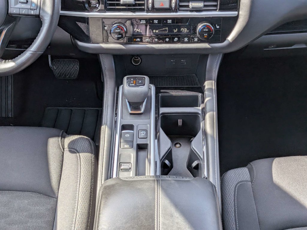 Used 2025 Nissan Pathfinder SV FWD image 18