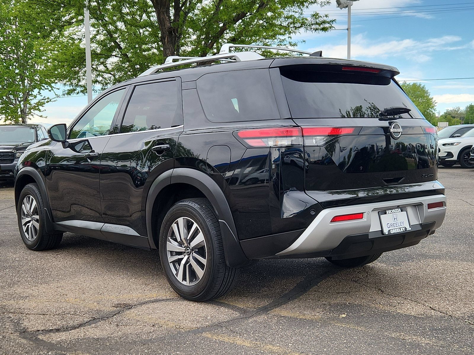Used 2023 Nissan Pathfinder SL w/ Lighting Package (N92) AWD/4WD image 3