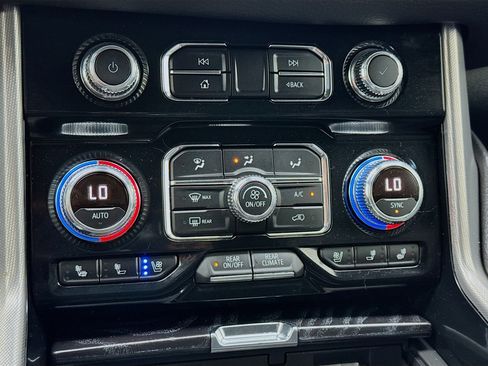 Used 2024 GMC Yukon Denali RWD image 12