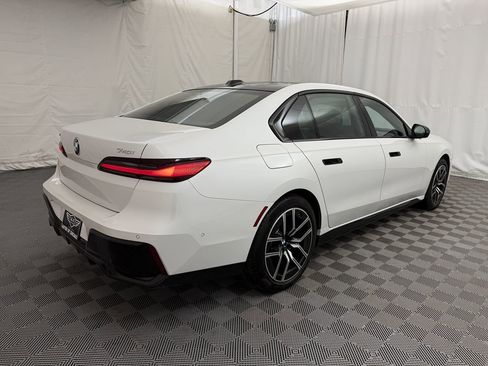 Used 2025 BMW 740i xDrive image 5