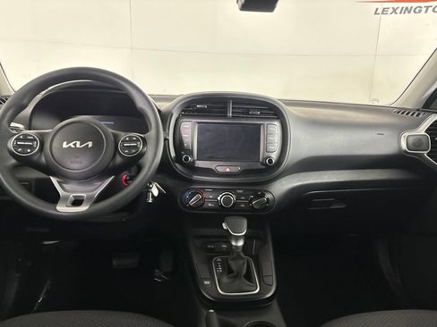 Used 2025 Kia Soul LX w/ LX Technology Package FWD image 23
