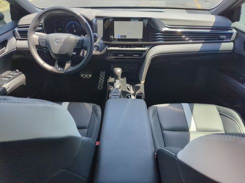 Used 2025 Toyota Camry SE FWD image 25
