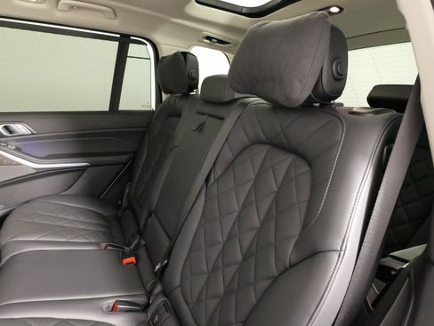 Used 2025 BMW X7 xDrive40i image 44