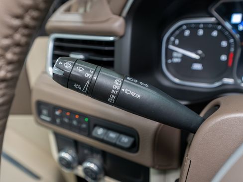 Used 2021 GMC Yukon Denali w/ Denali Premium Package image 32