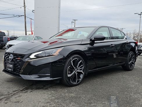 Certified 2023 Nissan Altima 2.5 SR w/ SR Premium Package image 3