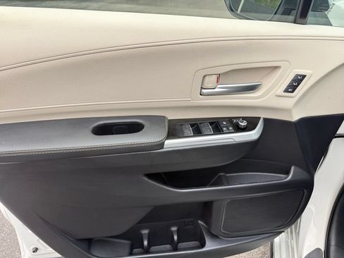 Used 2026 Toyota Sienna Limited AWD/4WD image 36