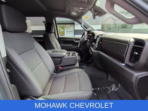 Used 2025 Chevrolet Silverado 1500 LT AWD/4WD image 28