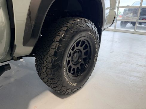 Used 2023 Toyota Tacoma TRD Off-Road w/ TRD Premium Off Road Package AWD/4WD image 48
