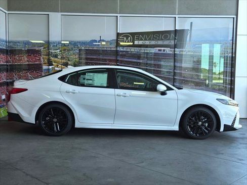 Used 2026 Toyota Camry SE FWD image 4