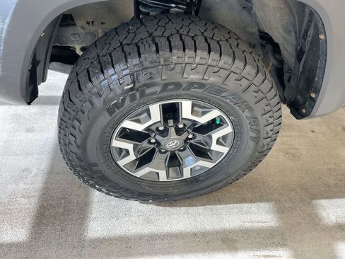 Used 2019 Toyota Tacoma TRD Off-Road AWD/4WD image 10