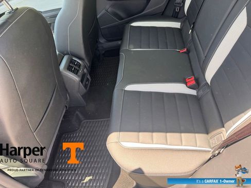 Used 2025 Volkswagen Taos SEL AWD/4WD image 10