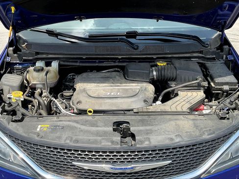 Used 2019 Chrysler Pacifica Touring Plus FWD image 29