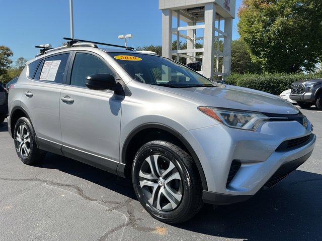 Used 2018 Toyota RAV4 LE AWD/4WD image 5
