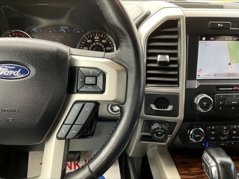 Used 2019 Ford F150 Lariat w/ Trailer Tow Package RWD image 13