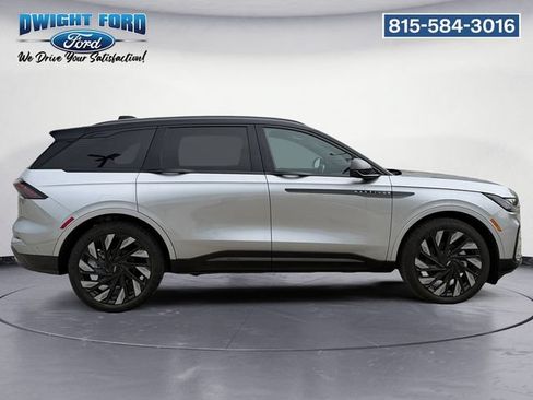 Used 2024 Lincoln Nautilus Reserve w/ Jet Appearance Package (87T) AWD/4WD image 6