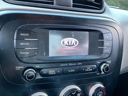 Used 2016 Kia Soul + image 29