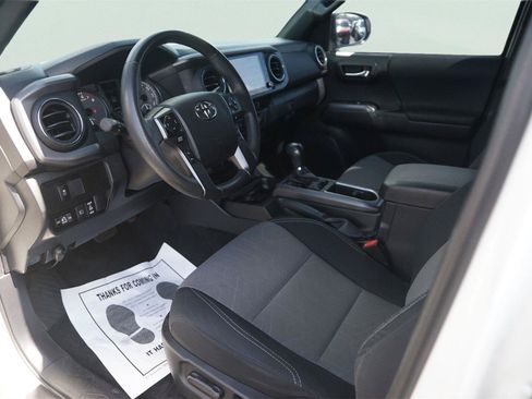 Used 2022 Toyota Tacoma TRD Sport w/ Technology Package RWD image 8