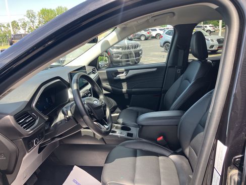 Certified 2025 Ford Escape Platinum AWD/4WD image 18