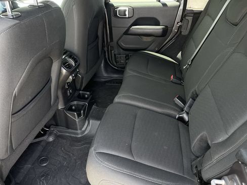 Used 2018 Jeep Wrangler Unlimited Sahara AWD/4WD image 23