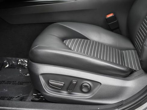 Used 2019 Toyota Camry SE w/ Audio Package image 11