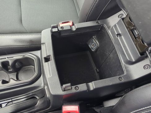 Used 2023 Jeep Wrangler Unlimited Sport image 26