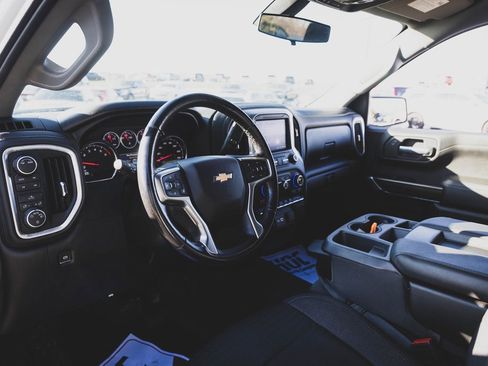 Used 2021 Chevrolet Silverado 1500 LT w/ Z71 Off-Road Package image 2