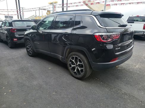 Used 2025 Jeep Compass Limited image 11