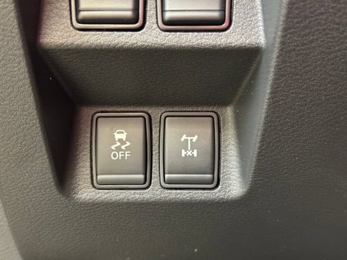 Used 2024 Nissan Frontier PRO-4X w/ Technology Package AWD/4WD image 32
