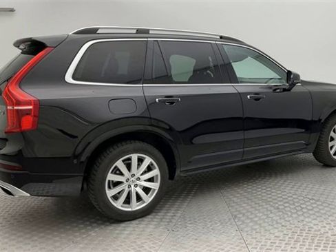Used 2018 Volvo XC90 T6 Momentum w/ Convenience Package image 2