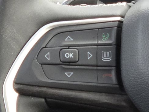 Used 2023 Jeep Grand Cherokee Limited image 14