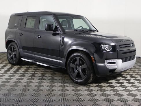 Used 2024 Land Rover Defender 110 SE image 2