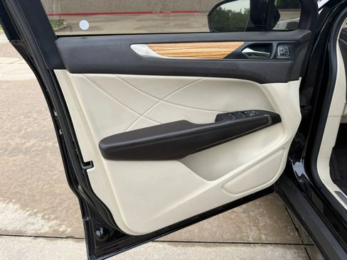 Used 2015 Lincoln MKC AWD w/ Equipment Group 101A Select image 9