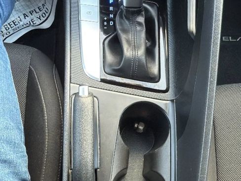 Used 2021 Hyundai Elantra SE image 20