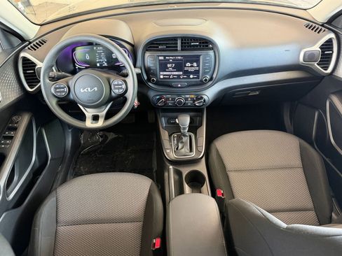 Used 2025 Kia Soul LX w/ LX Technology Package FWD image 31