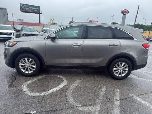 Used 2016 Kia Sorento FWD w/ LX Convenience Package image 10