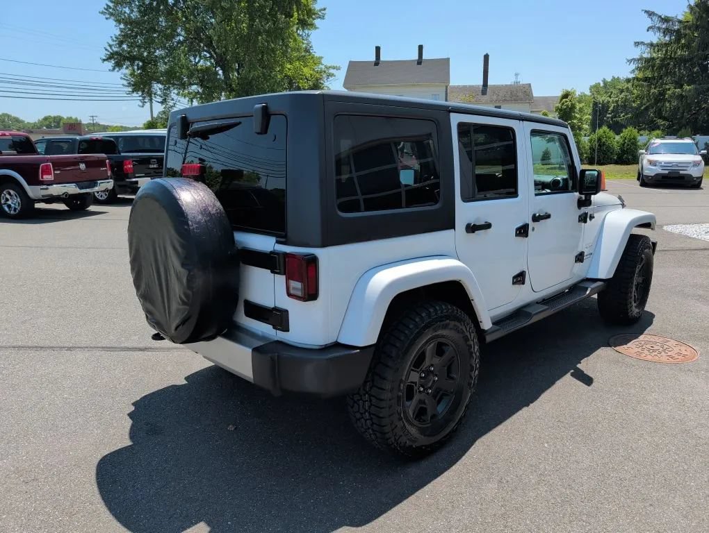 Used 2018 Jeep Wrangler Unlimited Sahara AWD/4WD image 4