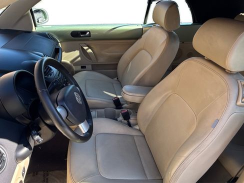 Used 2009 Volkswagen Beetle S image 11