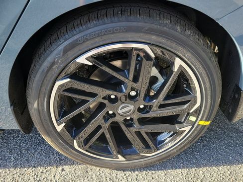 New 2026 Nissan Sentra SR w/ SR Premium Package FWD image 10