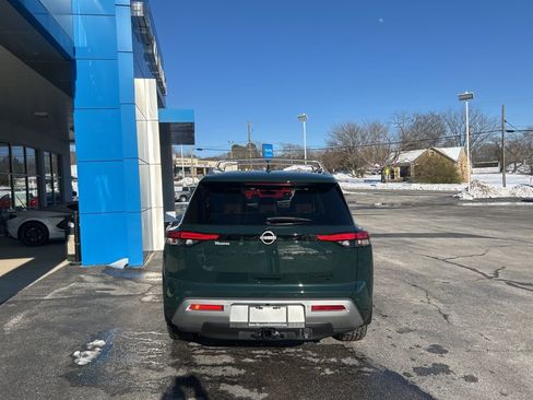 Used 2024 Nissan Pathfinder Platinum image 4